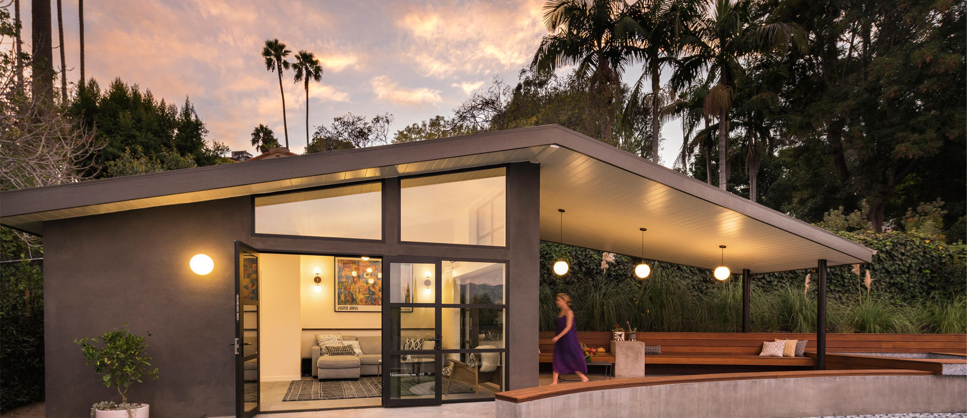 008-los-feliz-pool-house-california-fleetwood-sliding-door-modern-globe-lighting